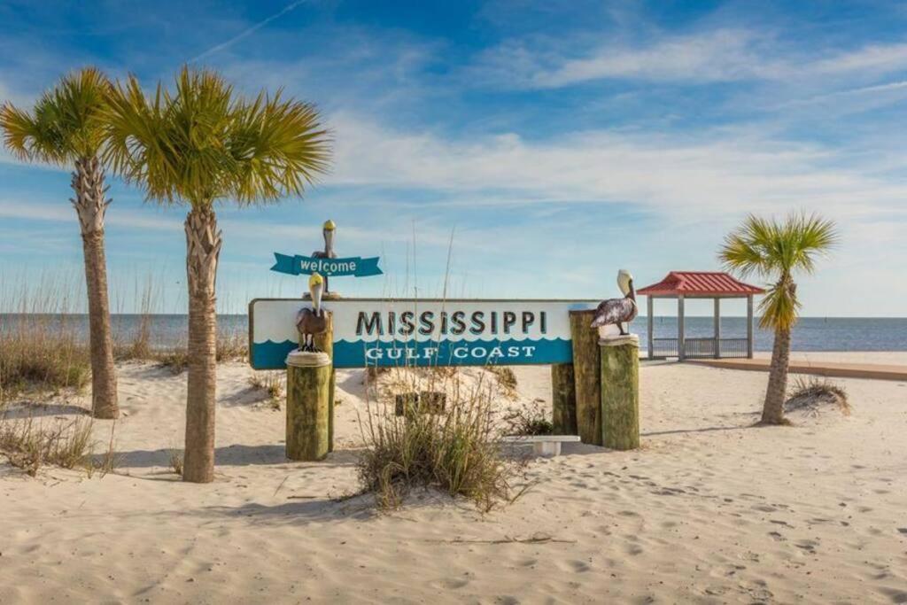 4/3 Home Centrally Located, Beach, Casino, Airport, Dining, Golfing, Shopping, Entertainment Gulfport Exterior photo