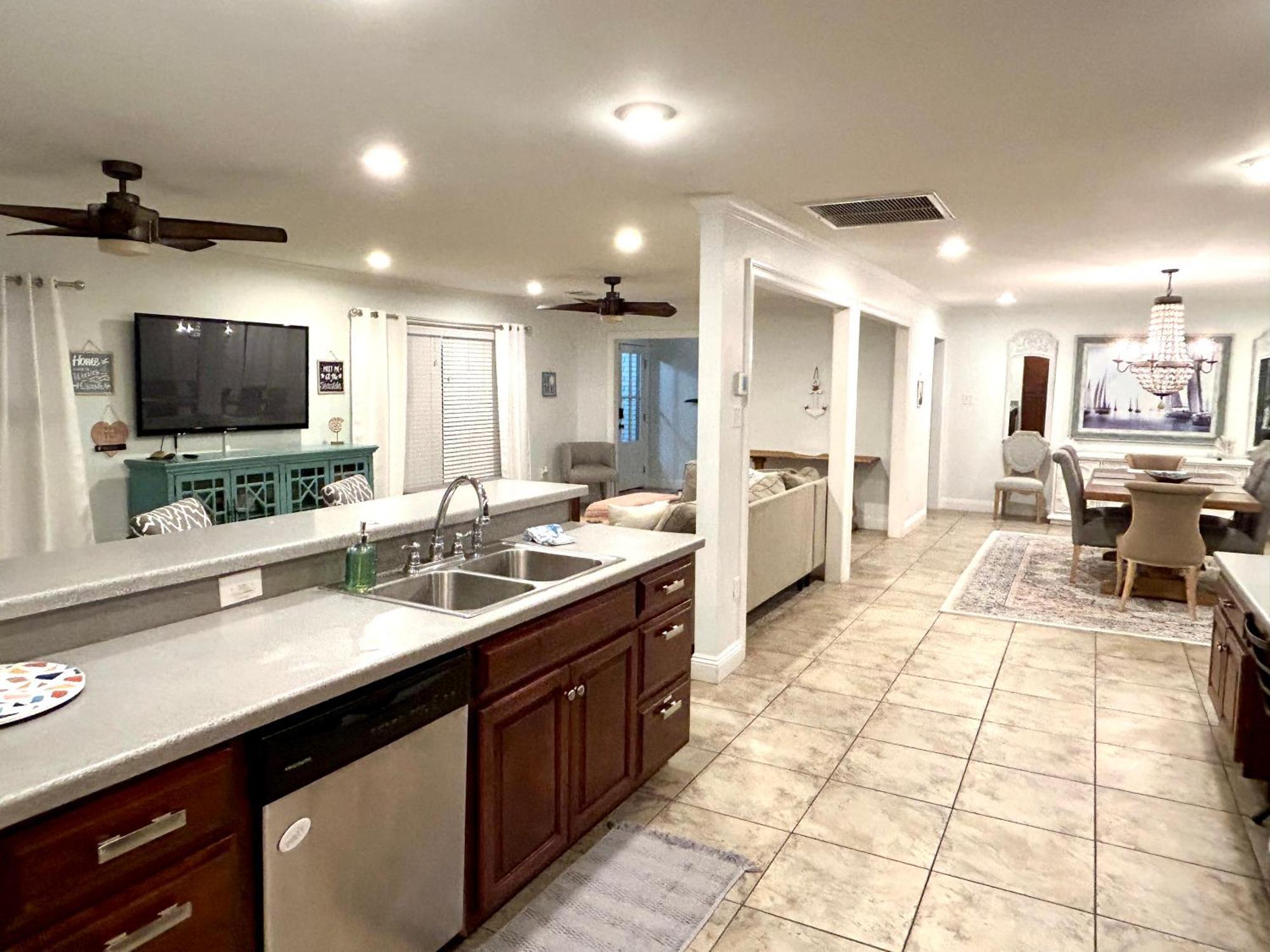 4/3 Home Centrally Located, Beach, Casino, Airport, Dining, Golfing, Shopping, Entertainment Gulfport Exterior photo