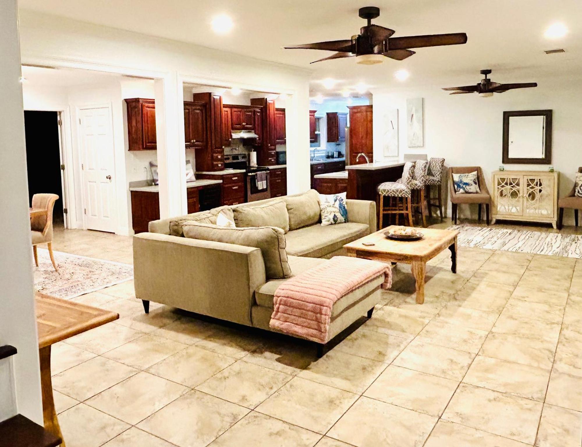 4/3 Home Centrally Located, Beach, Casino, Airport, Dining, Golfing, Shopping, Entertainment Gulfport Exterior photo